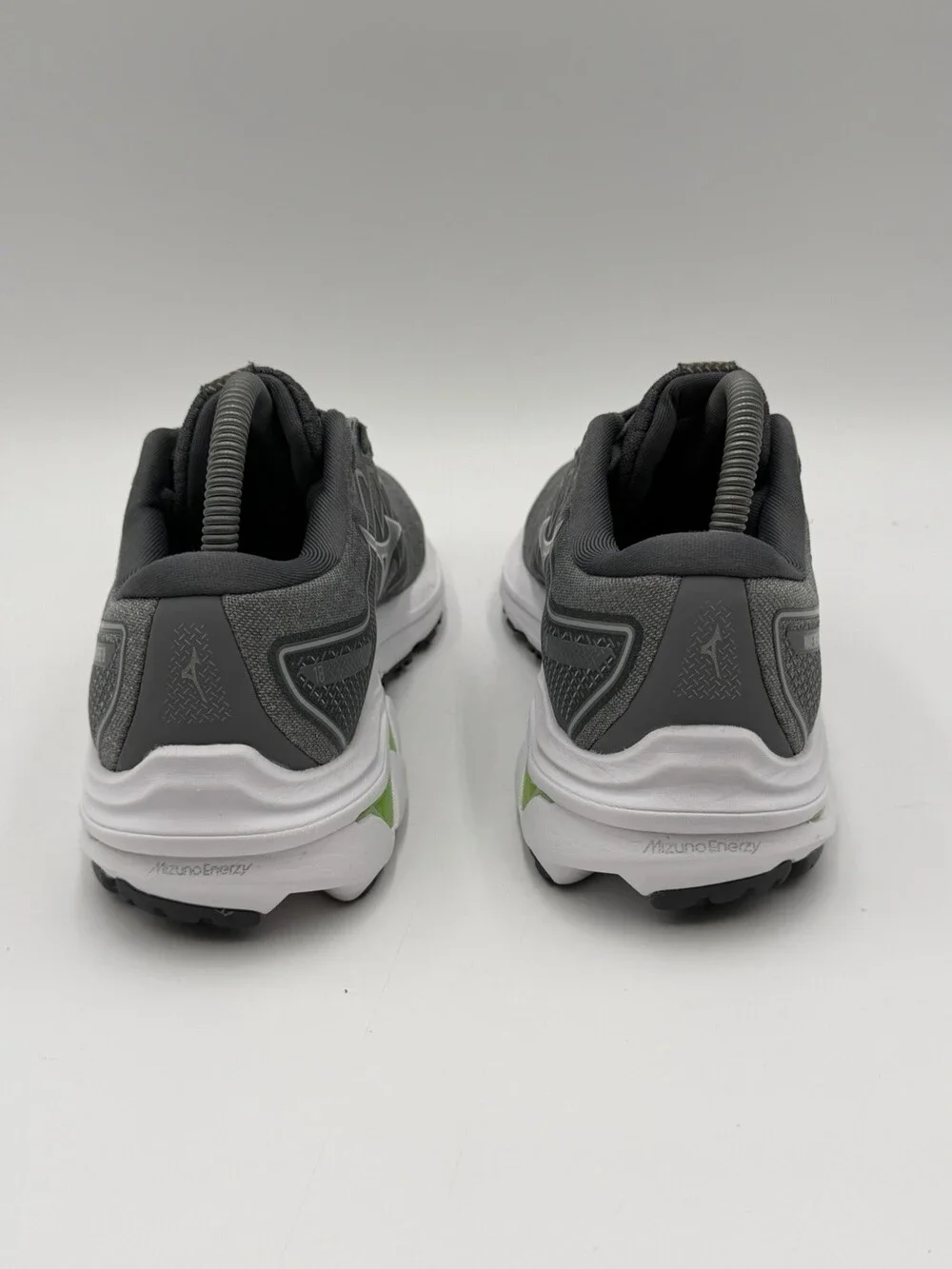 MIZUNO Wave Inspire 18 Womens Sz 7.5 Running Gray Shoes J1GD224405